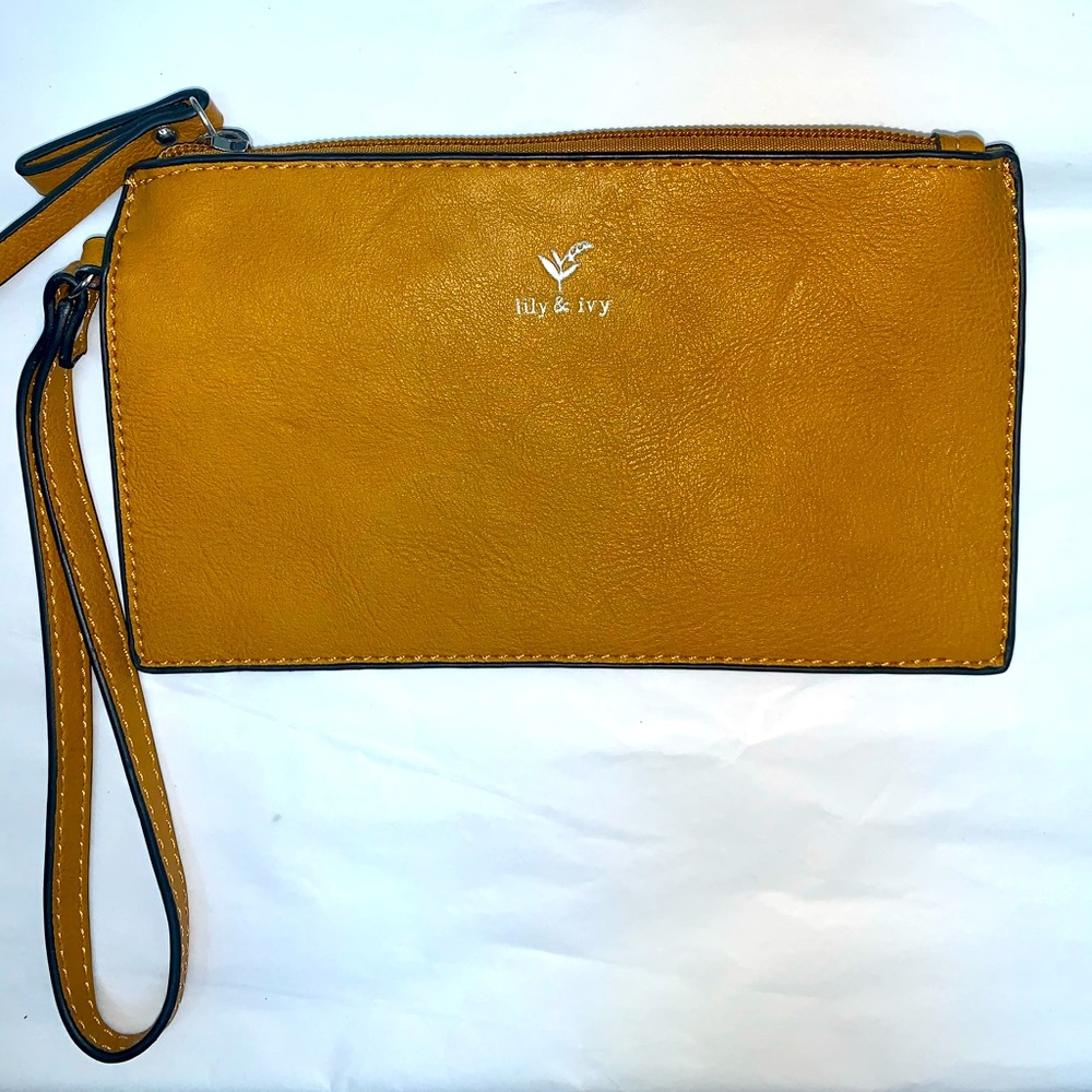 NWOT Lily & Ivy Wristlet Clutch